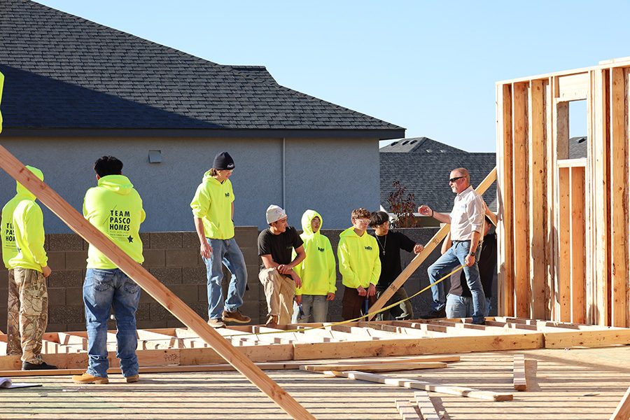 Teen students get to work on building their 25th home | Tri-Cities Area ...