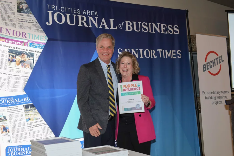 Jim Hall accepting award.