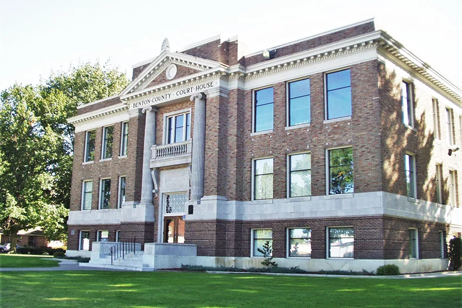 Exterior shot of the Benton County Courthouse.