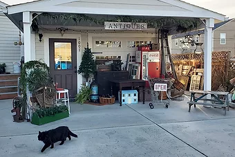 Klais antiques and creative framing exterior
