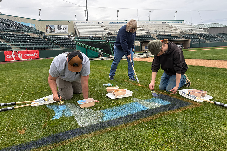 People panting the field