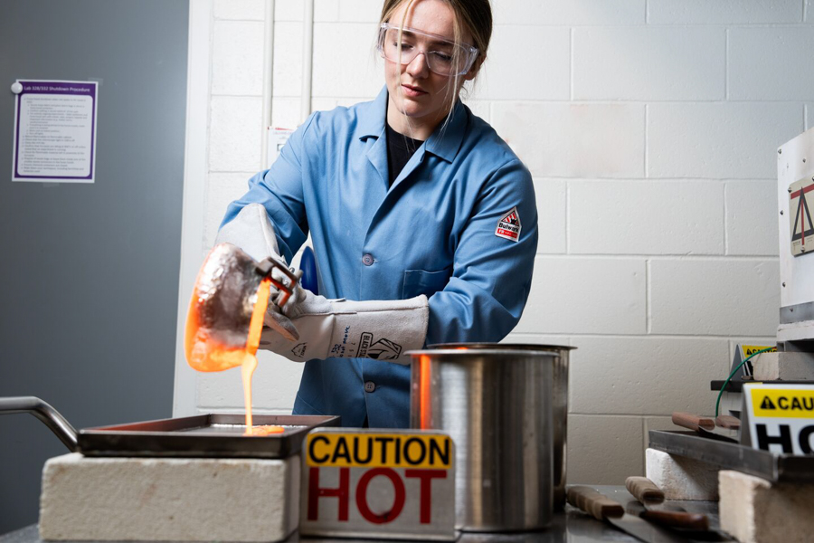 PNNL-Vitrification-glass-pour