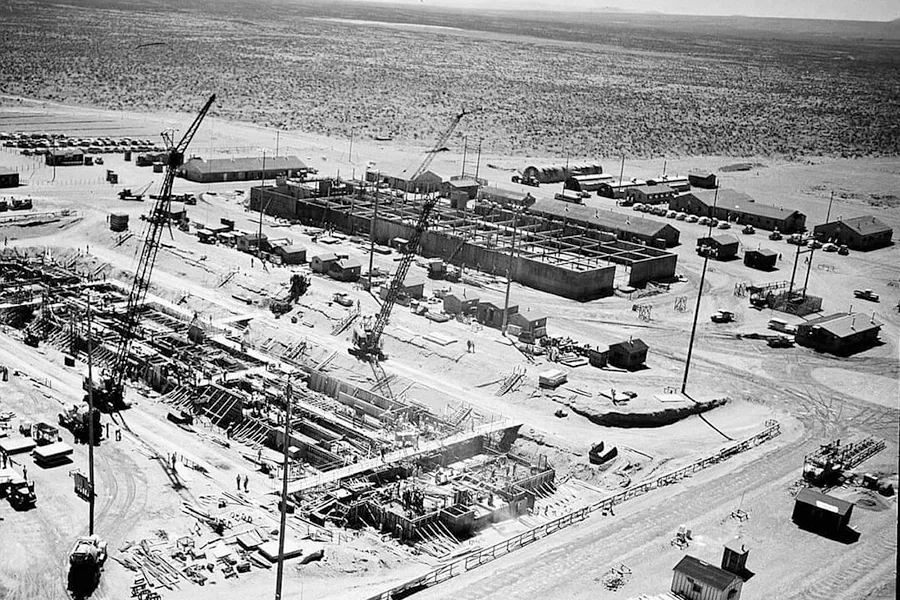 An old photo of the 222-S Laboratory under construction.