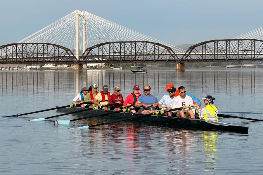 People rowing on the Columbia.