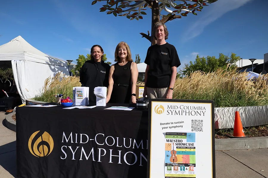 People at a Mid-Columbia Symphony table.