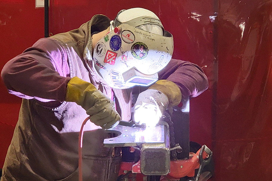 A welder at Hanford’s Effluent Treatment Facility works on components of anew system that will be used to treat liquid waste resulting from vitrification, orthe immobilization of tank waste in glass.
